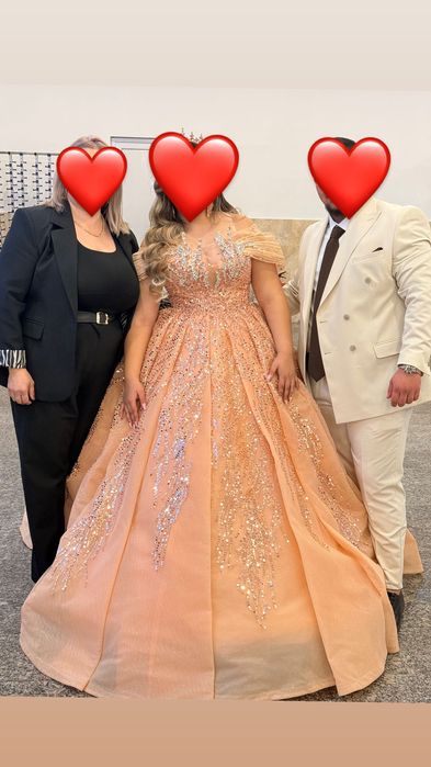 Продава се годежна рокля