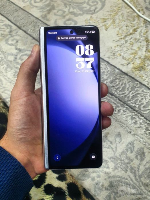 Samsung  Z fold 3 sotiladi 3.300 kelishamiz
