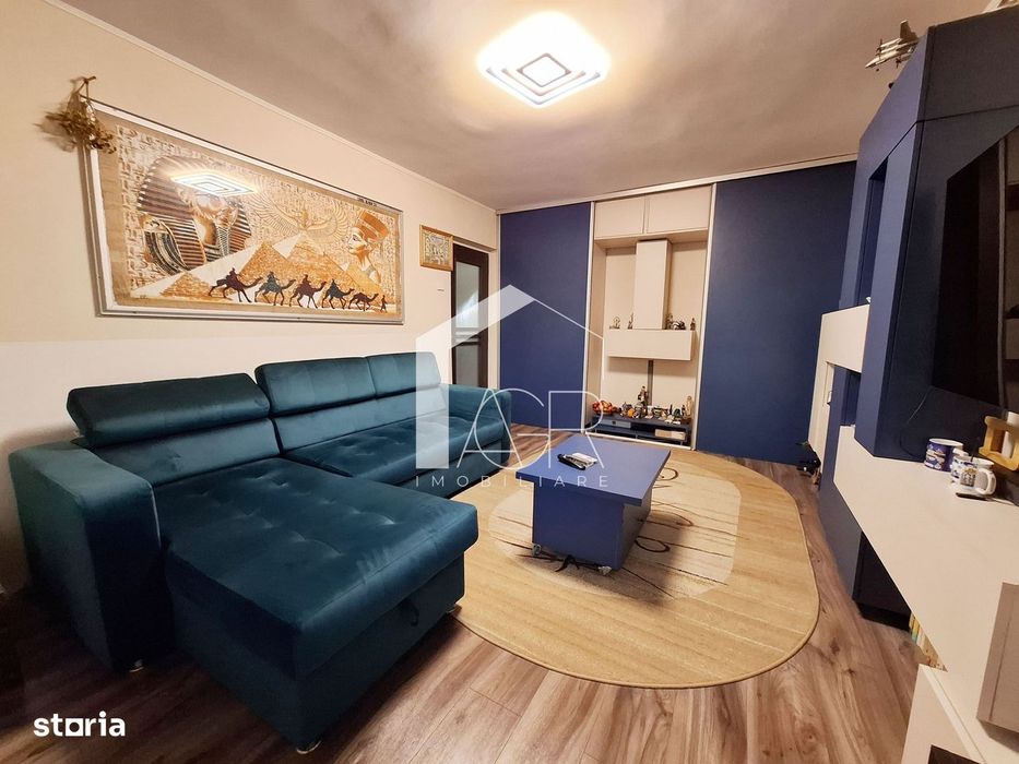 Apartament cu 3 camere, decomandat, zona Vest