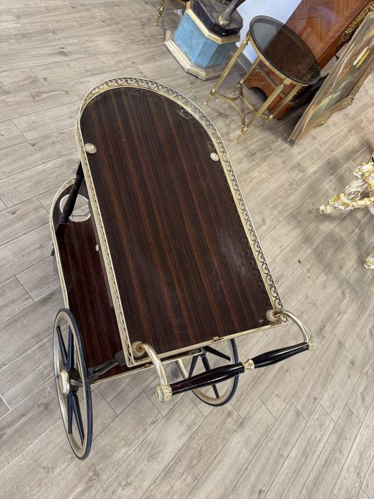 Gheridon din lemn cu elemente din metal aurit