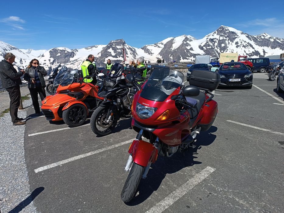 Vând Honda Deauville NT 650