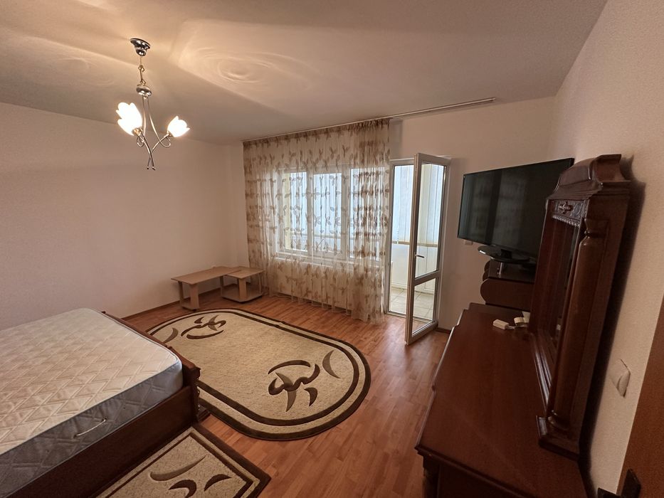 Apartament cu o cameră de închiriat.