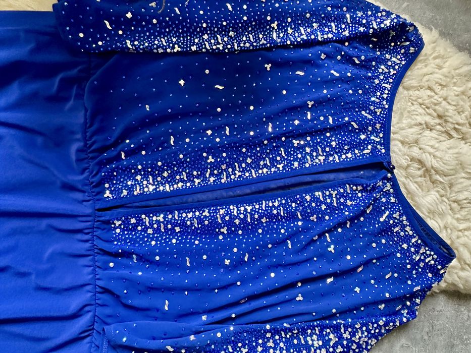 Женское вечернее платье.