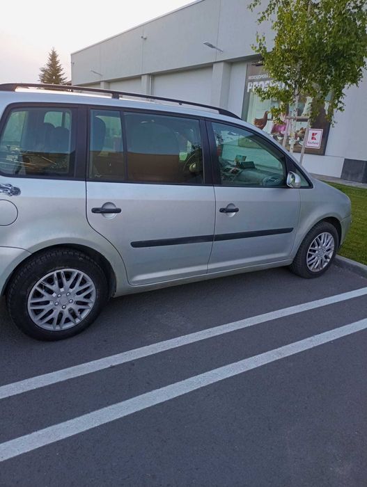 VOLKSWAGEN Touran