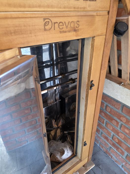 Vind Afumatoare Drevos noua nefolosita 30kg fum cald fum rece ventilație  interior tot din inox 15 cârlige din inox 4600 ron tel 0757810733