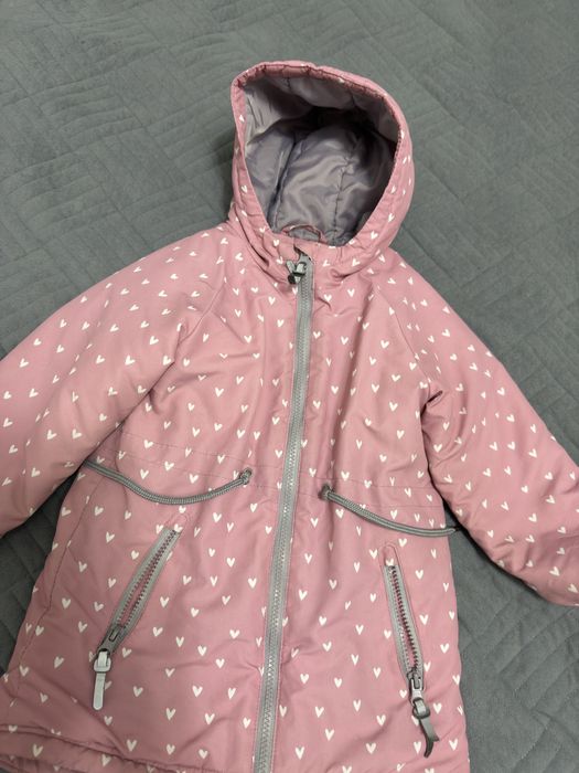Продам куртку на девочку весна