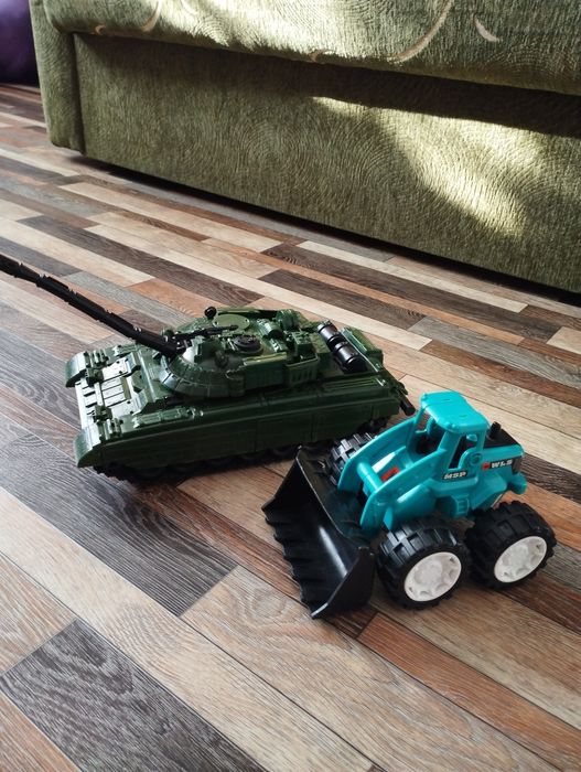 Продам детские игрушки для мальчика