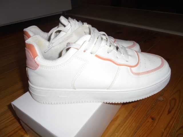 Бели кецове-номер 40