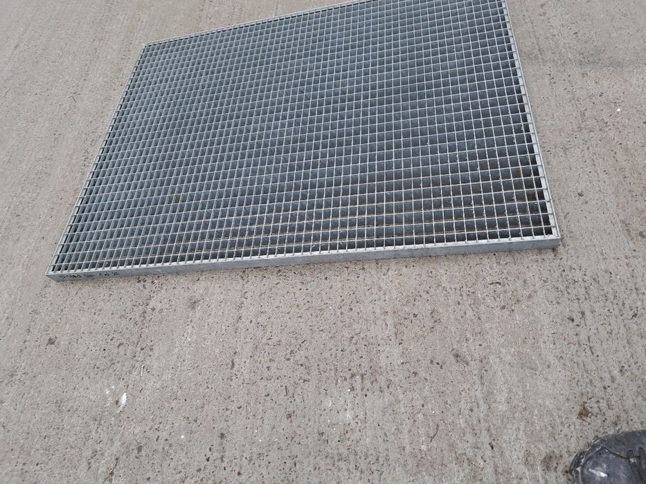Grătare zincate la diferite dimensiuni debitam la dimensiunea dorită d