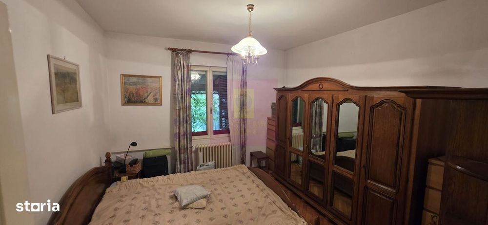 Vila de vanzare cu 6 camere si teren de 5116 mp in Cornu, Prahova