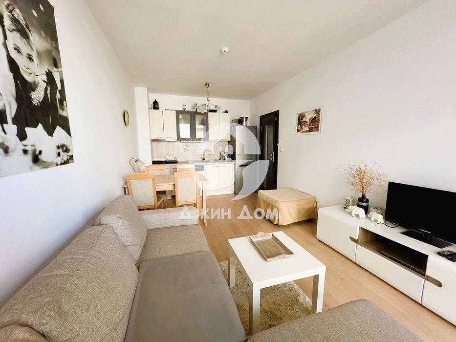 Продава се Двустаен апартамент в Свети Влас - 54 кв.м за 1343 €/кв.м - Снимка #1