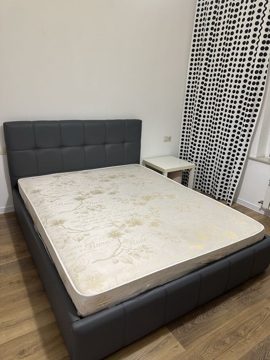 Продам кровать с матрасом