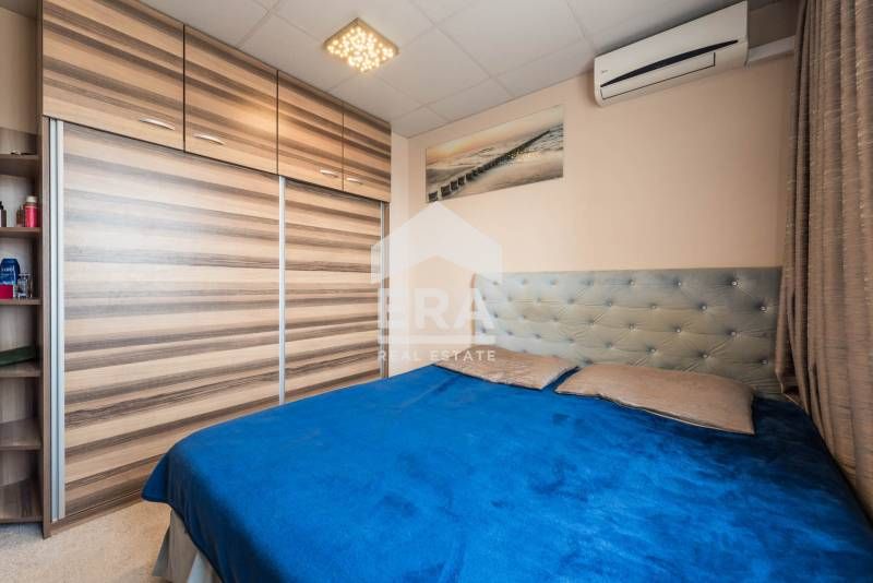 Продава се Тристаен апартамент в Варна, Център - 94 кв.м за 2394 €/кв.м - Снимка #11