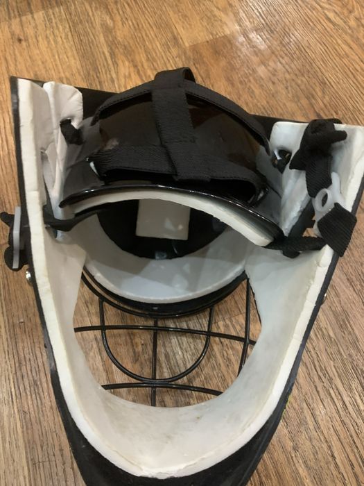 Продам хокейный шлем торг