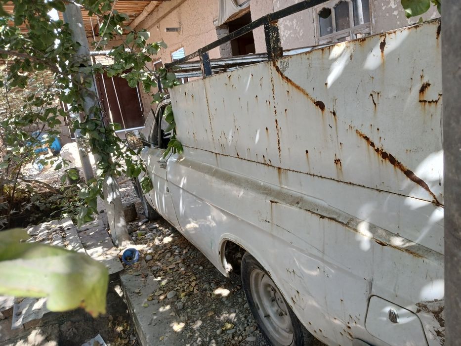 Volga pikap sotiladi 1981 yili