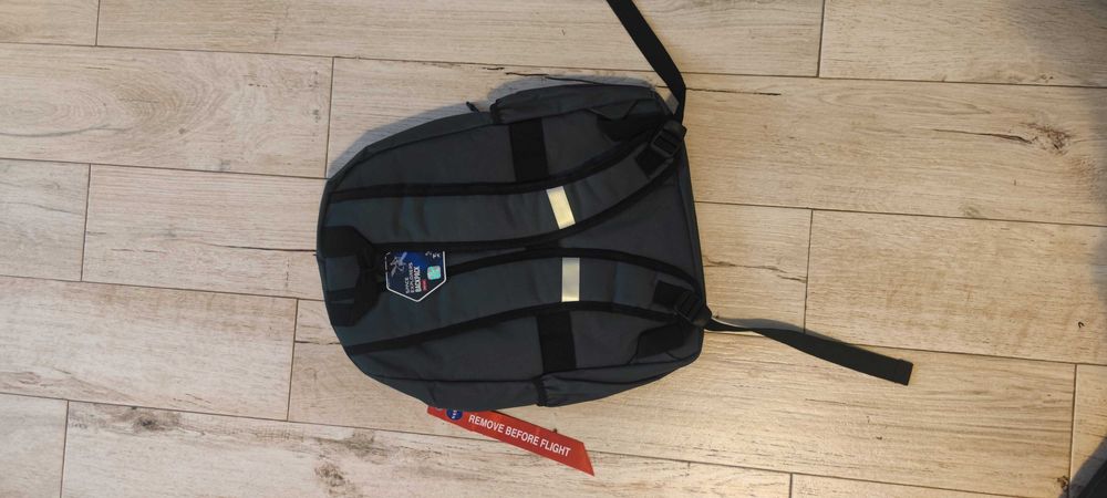 Чисто нова раница NASA