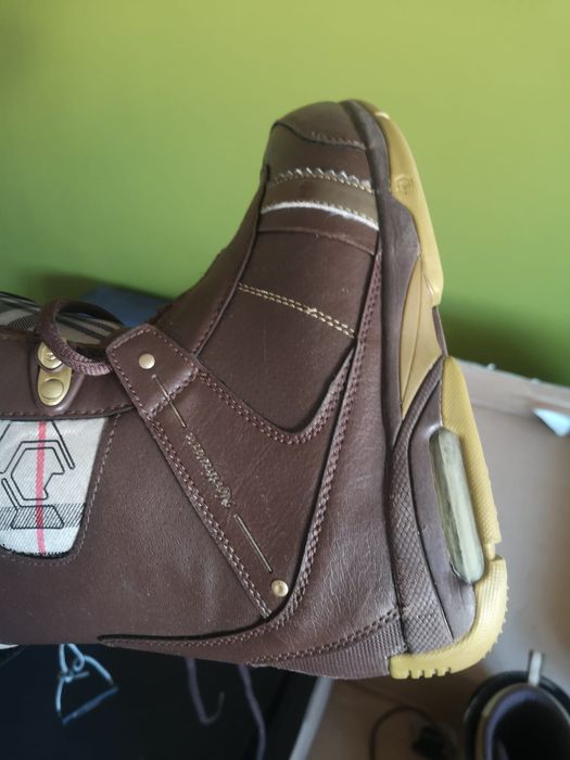 Boots      snowboard dama