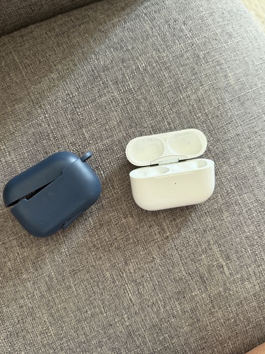 Продам кейс от наушников Airpods Pro Оригинал