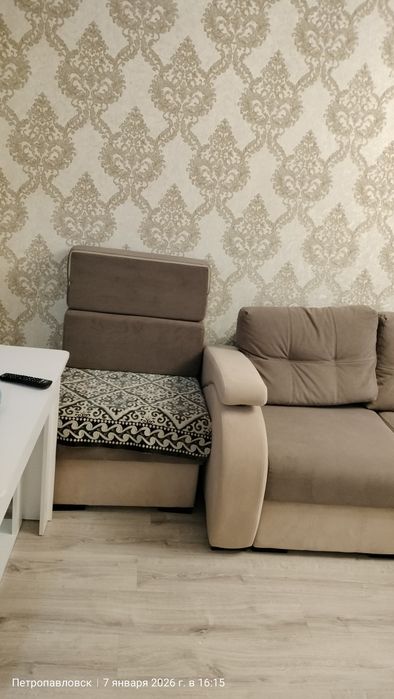 Продам диван и кресло с пуфиком