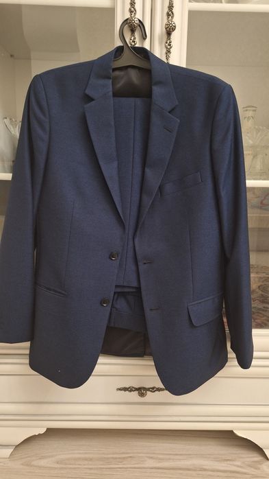 Продам Мужские костюмы