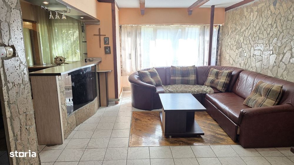 Vand apartament 4 camere Deva,  Decebal (Cuza Voda, Catedrala), et. 2,
