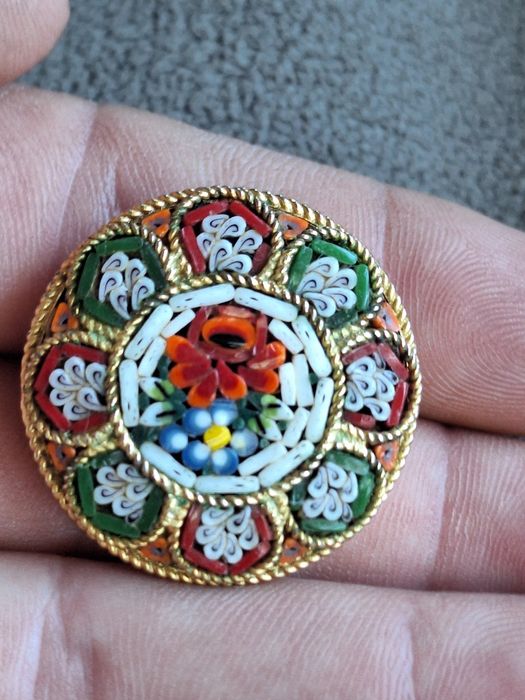 Италанска микро мозайчна брошка