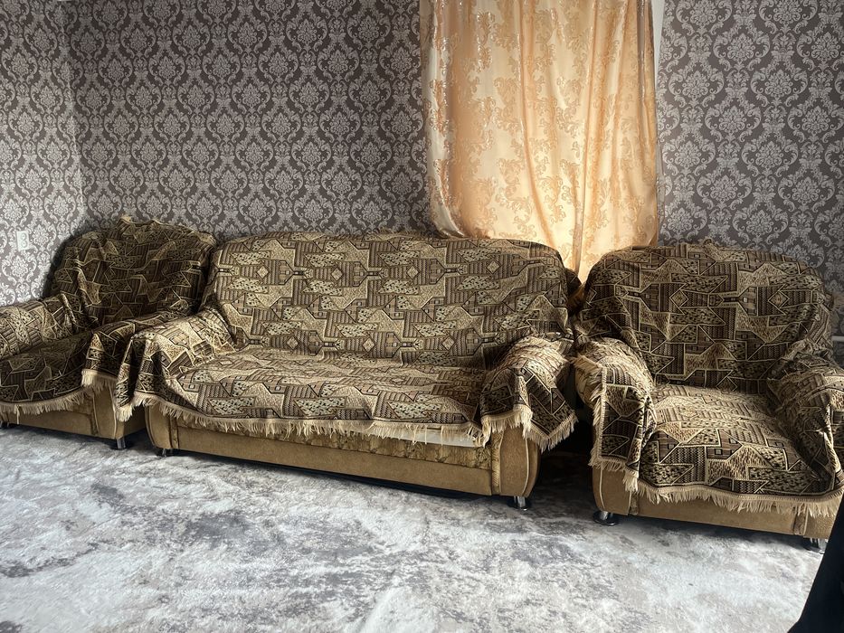Продам БУ диван, состояние среднее
