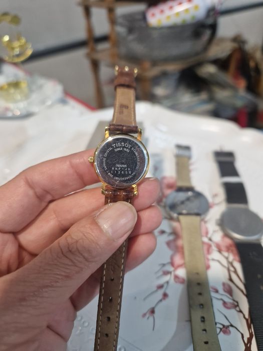 Продам женские часы