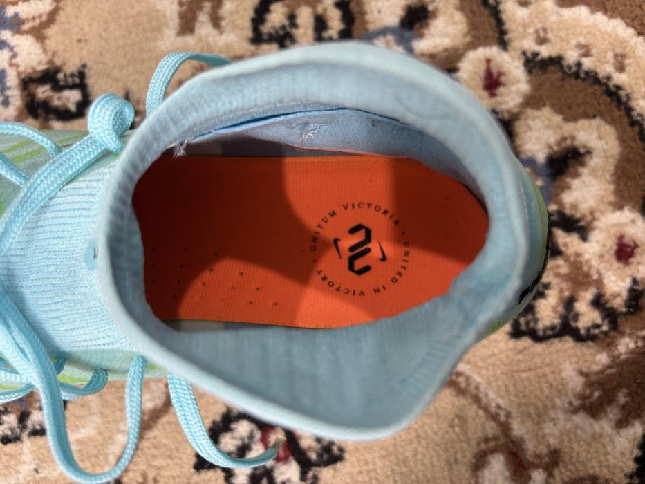 Продам бусты Nike