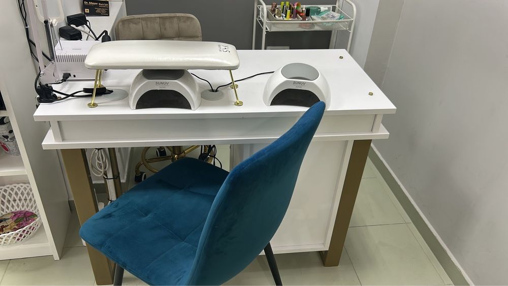 Masă manichiură Turbo Nails System+ Scaune .  putin  folosită!