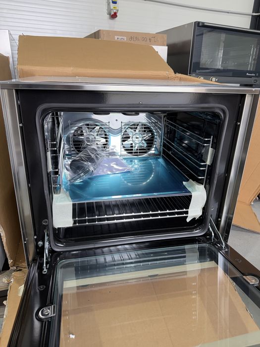 Cuptor patiserie EKA Italia - 4 tavi 425 × 345 mm - 380V - 5.6 KW - 2 buc -nou si putin folosit