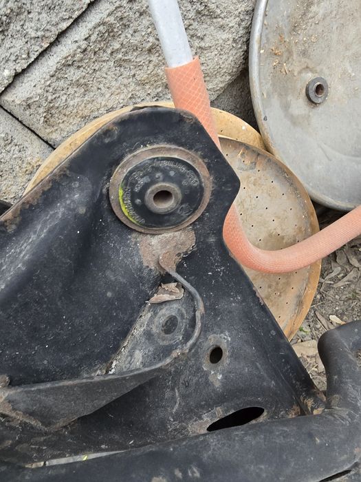 Audi 80 b3 передняя балка, сайлентблоки