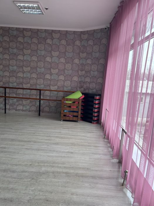 Сдам  часы в танцевальной студии