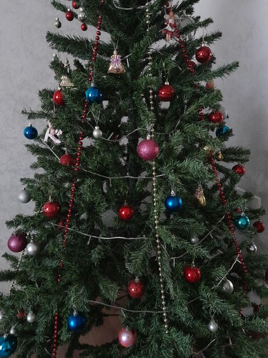 Продам ёлку с игрушками