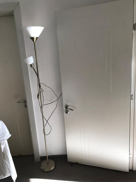 Продавам три броя врати с каси