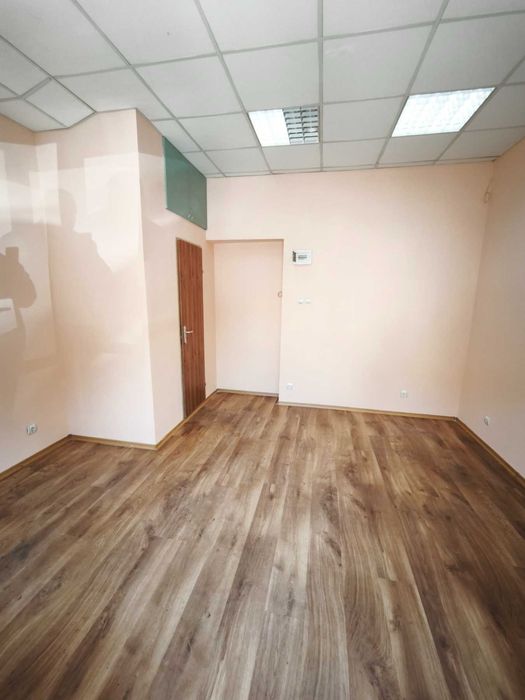 Давам под наем търговско помещение в разширения център на гр. Перник