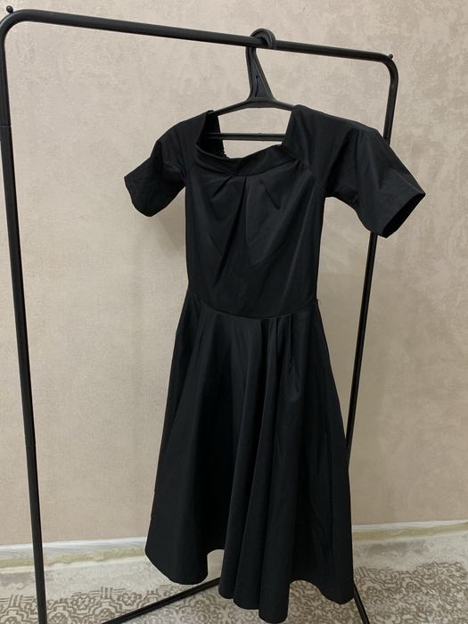 Женственное черное платье б/у