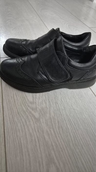 Продам детские туфли на мальчика