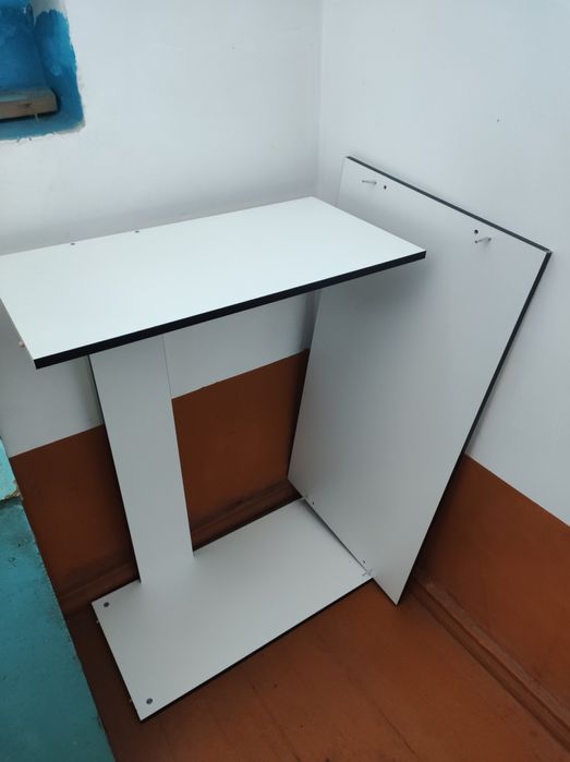 Продам белый стол