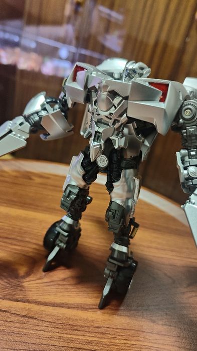 LS-07 MP Transformers Sideswipe