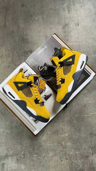 Adidasi Air Jordan 4 lightning full box 2024