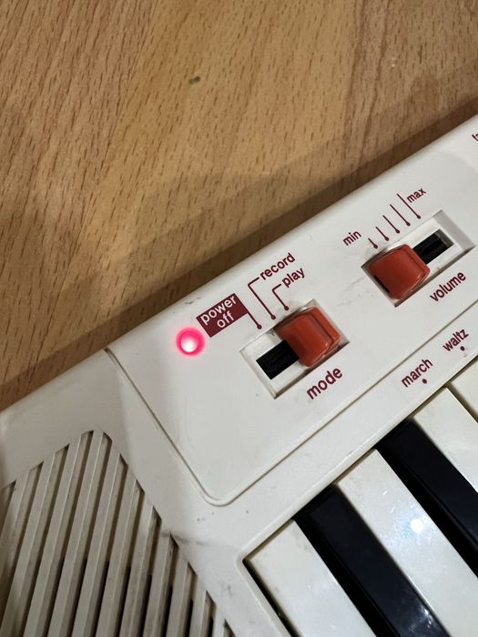Японски синтезатор / йоника Casio