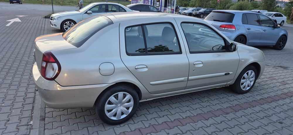 Renault Symbol 1,4 benzină.