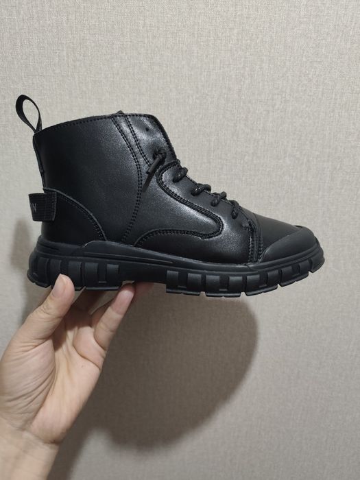 Продам детские кожаные ботинки