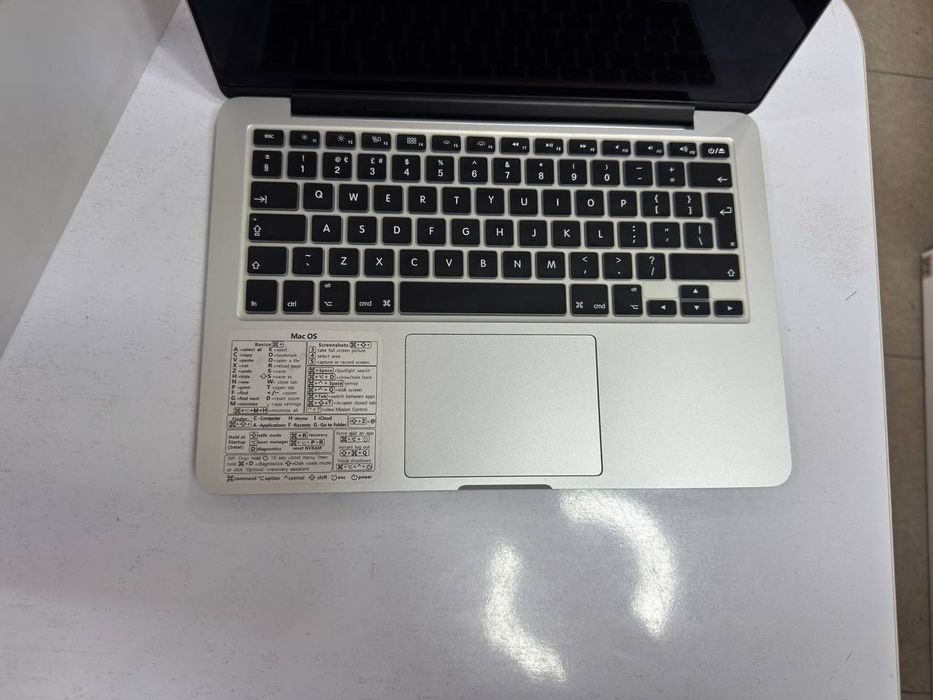 MACBOOK PRO core i5 Display 13.3 DDR3 8/128 SSD karopka dakument full