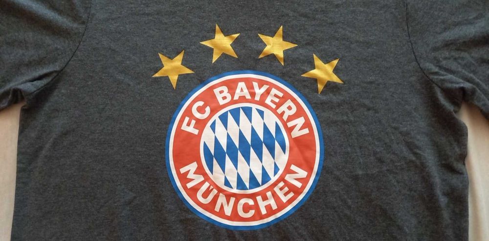 Продавам тениска на Байерн Мюнхен.