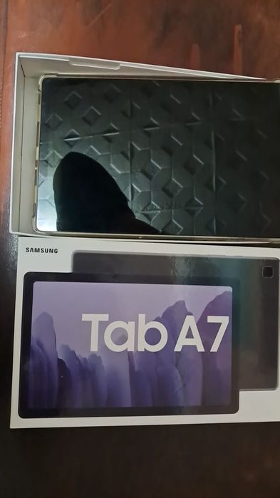 Tableta samsung a 7 mare 10.4 model cu sim cutie , husa 4difuzoare sunet super bun !.