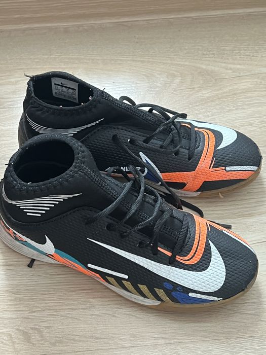 Продам бутсы для футзала