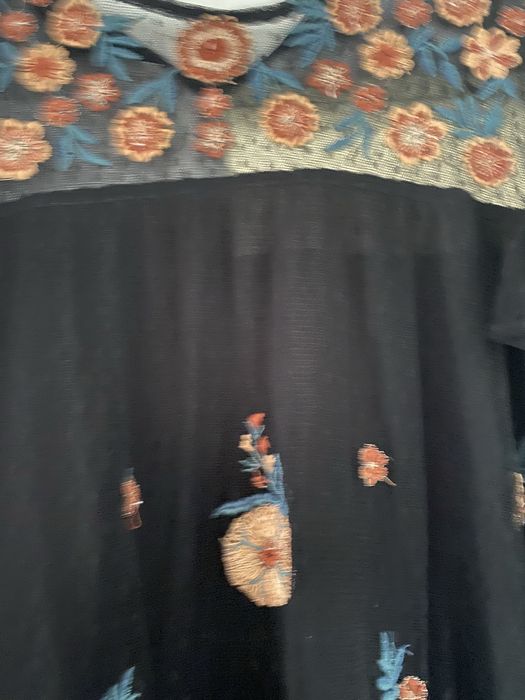 Блуза Zara с красиви цветни мотиви