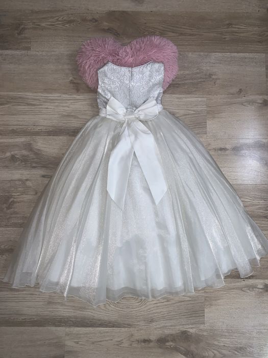 Дизайнерска рокля за принцеси и шаферки